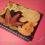 Adornar libreta con hojas naturales