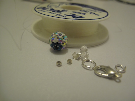 Materiales para hacer el collar punto de luz.